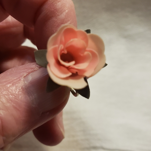 Stunning Vintage Japan Carved Celluloid Blush Pink Earrings with screw backs - Picture 6 of 11